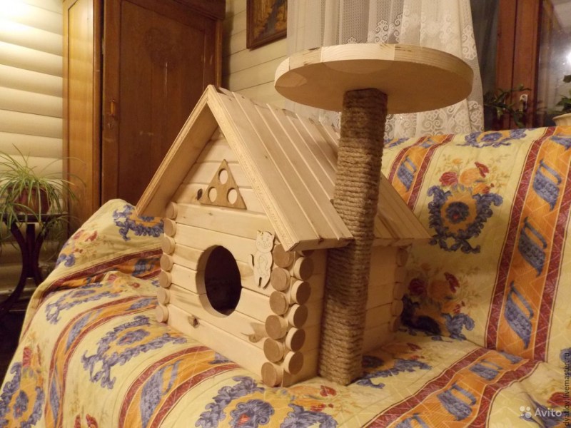 Кошачий дом из дерева