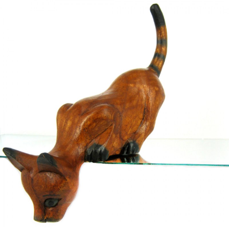 Фигурки кошек из дерева