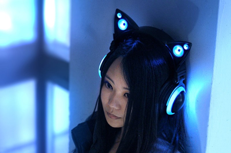 Наушники Brookstone Axent Wear