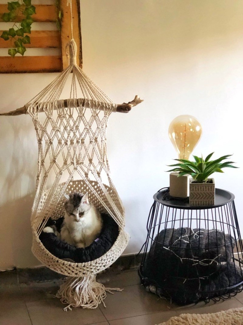 Плетеный гамак для кошки