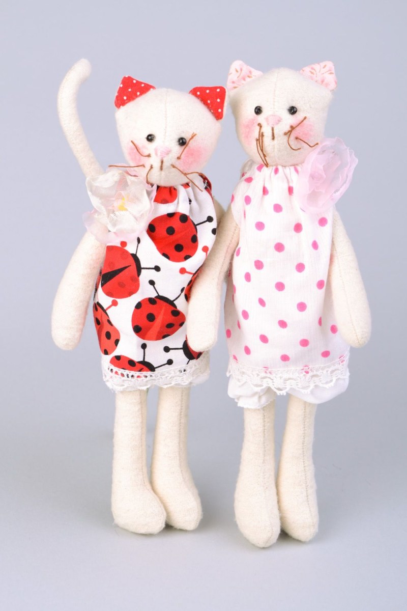Игрушки подружки кошечки